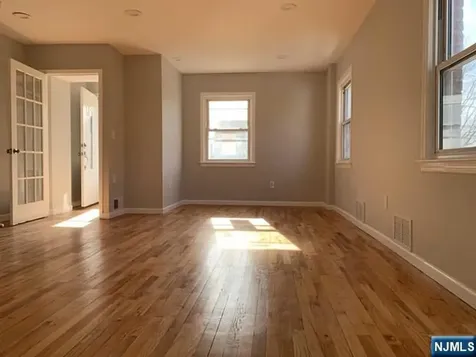 121 Longview Leonia NJ 07024