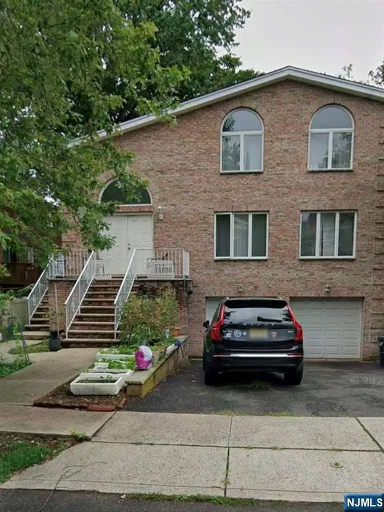 211 Columbus Avenue Palisades Park NJ 07650