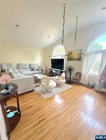 211 Columbus Avenue Palisades Park NJ 07650