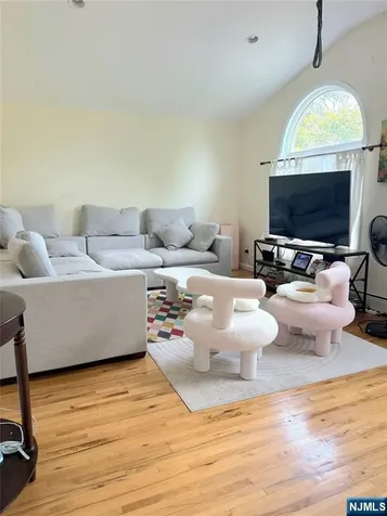 211 Columbus Avenue Palisades Park NJ 07650