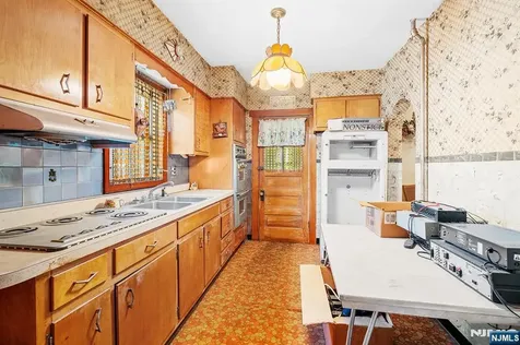 112 Page Avenue Lyndhurst NJ 07071
