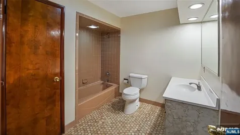 77 Highland Place Ridgefield Park NJ 07660