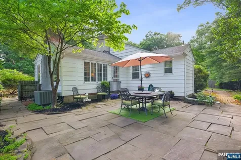 25 Grove Street Caldwell NJ 07006