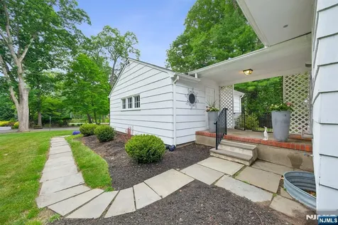 25 Grove Street Caldwell NJ 07006