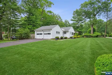 25 Grove Street Caldwell NJ 07006
