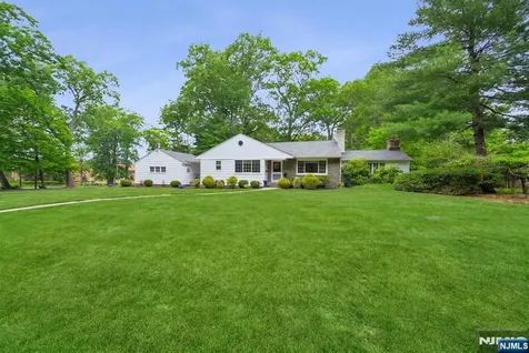 25 Grove Street Caldwell NJ 07006