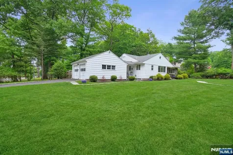 25 Grove Street Caldwell NJ 07006
