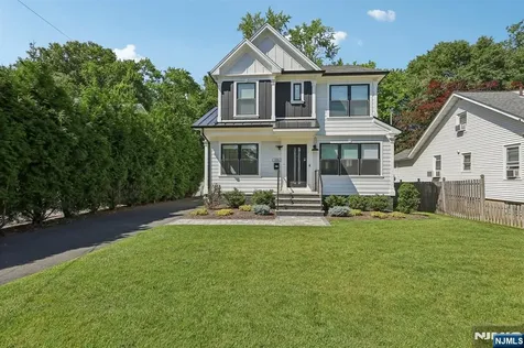 676 Ridgewood Avenue Oradell NJ 07649