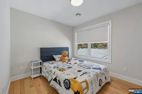 676 Ridgewood Avenue Oradell NJ 07649