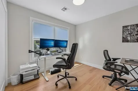 676 Ridgewood Avenue Oradell NJ 07649