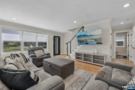 676 Ridgewood Avenue Oradell NJ 07649