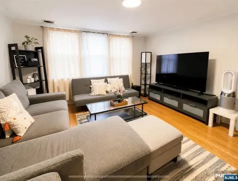 578 Hillside Street Ridgefield NJ 07657