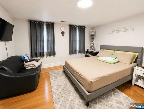 578 Hillside Street Ridgefield NJ 07657