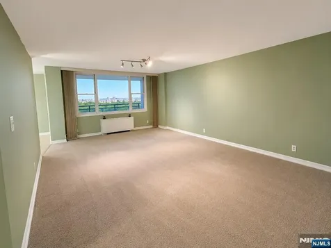 2200 N Central Road Fort Lee NJ 07024