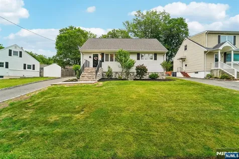 13 Crane Terrace Verona NJ 07044