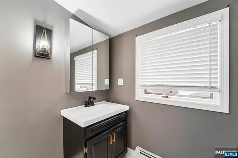 13 Crane Terrace Verona NJ 07044