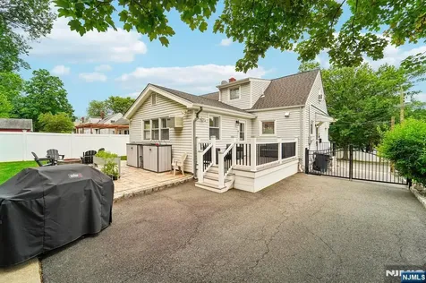 13 Crane Terrace Verona NJ 07044