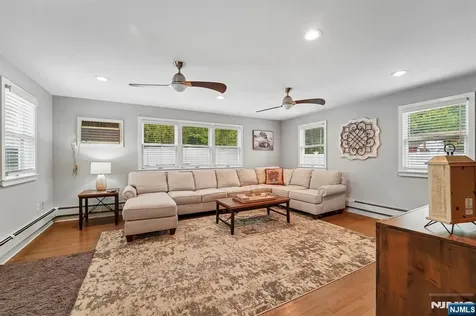 13 Crane Terrace Verona NJ 07044