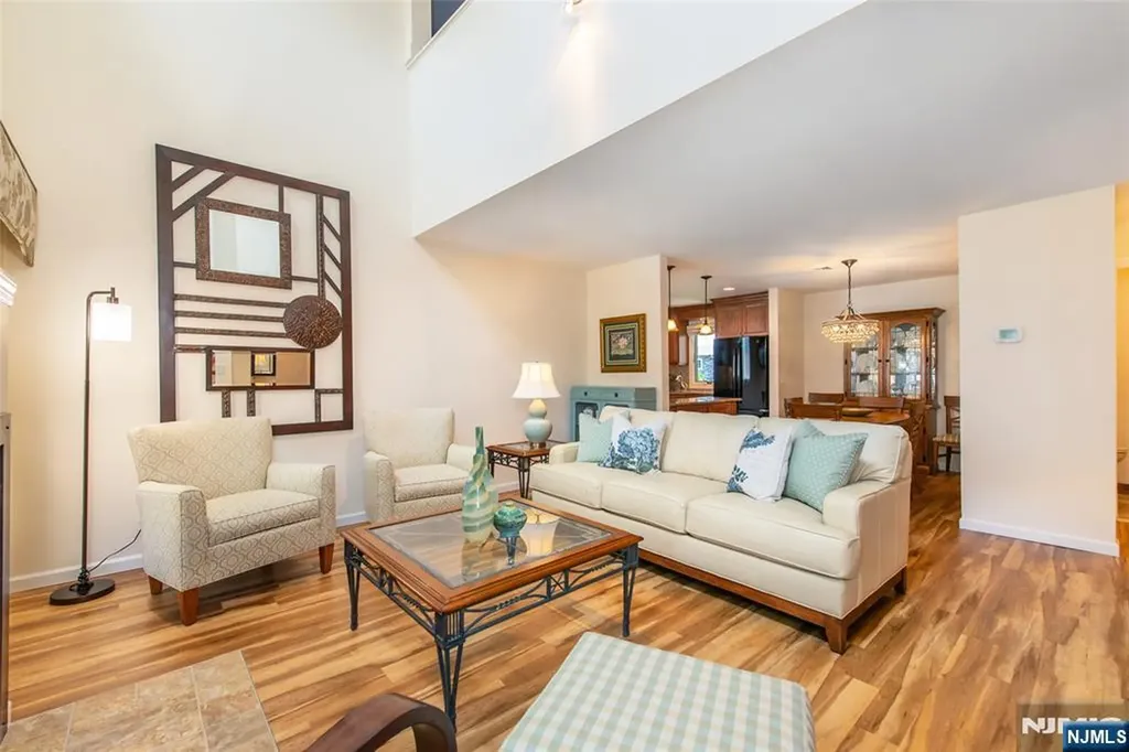 902 River Renaissance East Rutherford NJ 07073