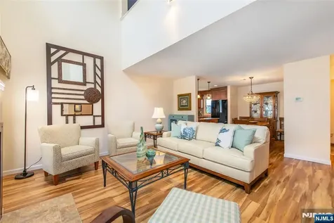 902 River Renaissance East Rutherford NJ 07073