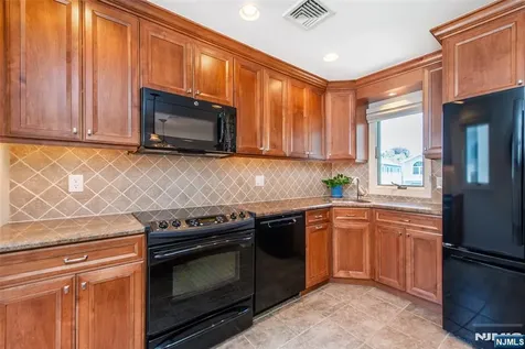 902 River Renaissance East Rutherford NJ 07073
