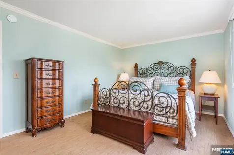 902 River Renaissance East Rutherford NJ 07073