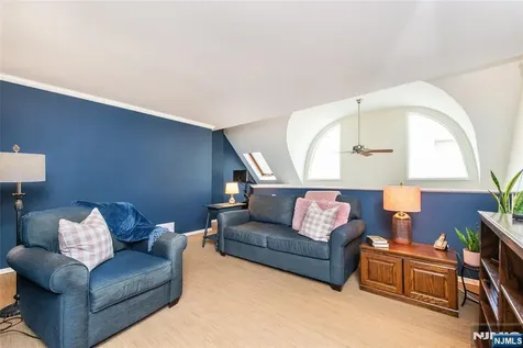 902 River Renaissance East Rutherford NJ 07073