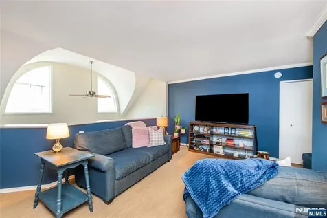 902 River Renaissance East Rutherford NJ 07073