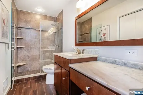 902 River Renaissance East Rutherford NJ 07073