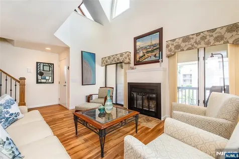 902 River Renaissance East Rutherford NJ 07073