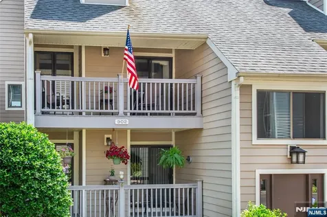 902 River Renaissance East Rutherford NJ 07073