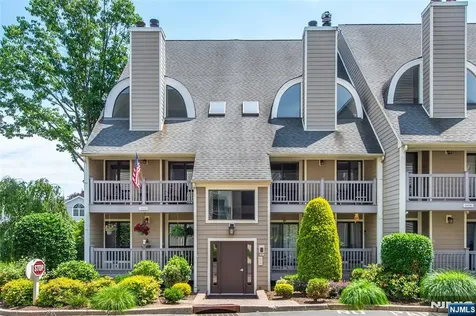 902 River Renaissance East Rutherford NJ 07073