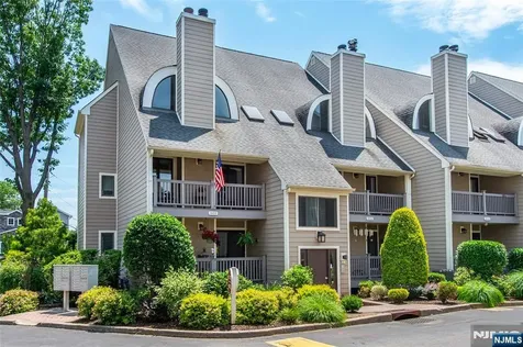 902 River Renaissance East Rutherford NJ 07073