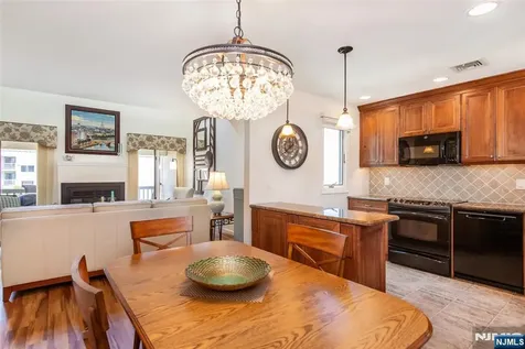 902 River Renaissance East Rutherford NJ 07073