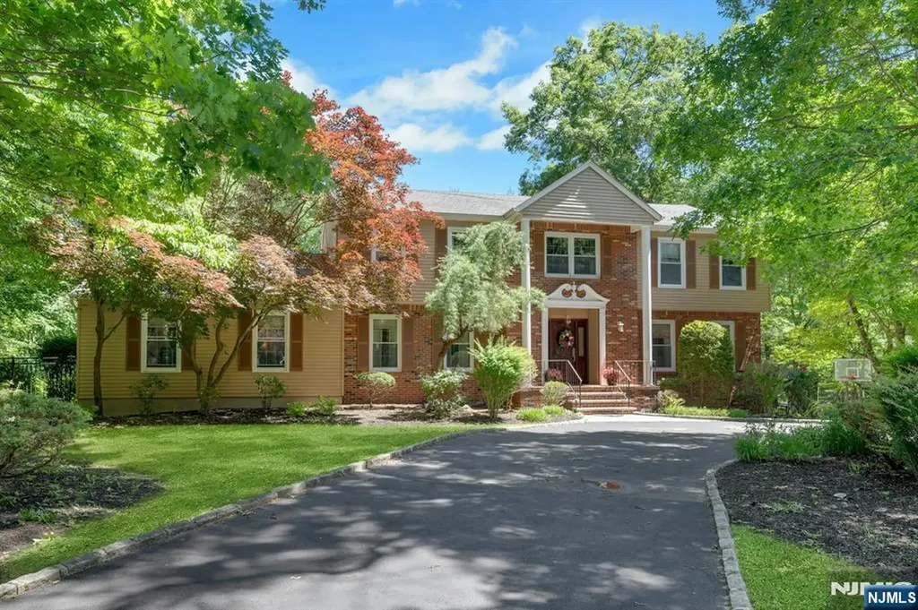 10 Moonshadow Court Kinnelon Borough NJ 07405