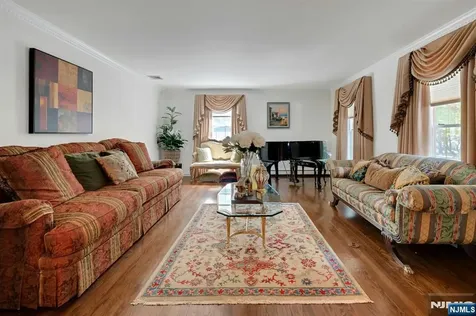 10 Moonshadow Court Kinnelon Borough NJ 07405