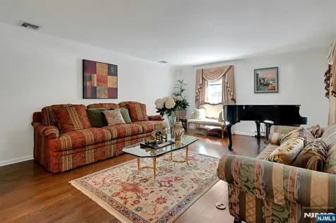 10 Moonshadow Court Kinnelon Borough NJ 07405