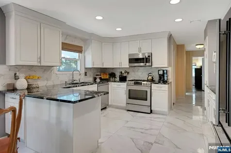 10 Moonshadow Court Kinnelon Borough NJ 07405