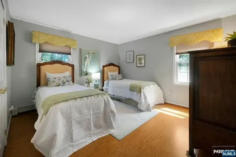 10 Moonshadow Court Kinnelon Borough NJ 07405