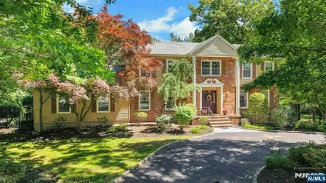 10 Moonshadow Court Kinnelon Borough NJ 07405