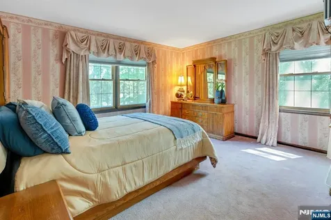 10 Moonshadow Court Kinnelon Borough NJ 07405
