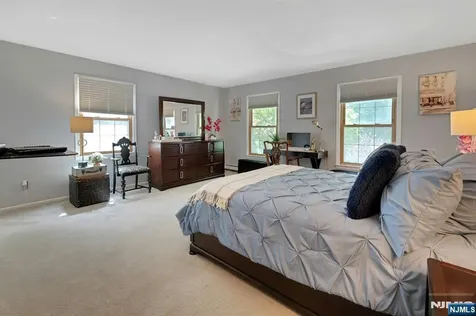 10 Moonshadow Court Kinnelon Borough NJ 07405