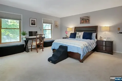 10 Moonshadow Court Kinnelon Borough NJ 07405