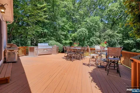 10 Moonshadow Court Kinnelon Borough NJ 07405