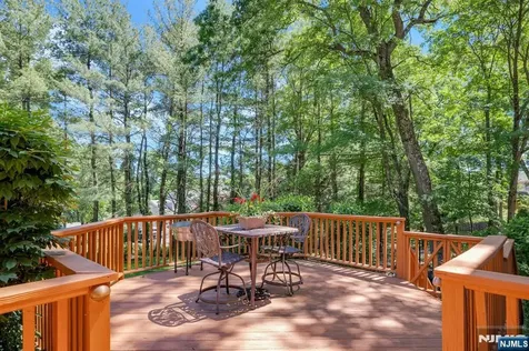 10 Moonshadow Court Kinnelon Borough NJ 07405