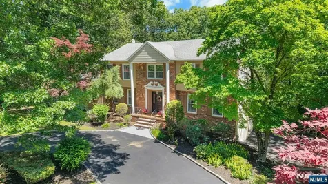 10 Moonshadow Court Kinnelon Borough NJ 07405