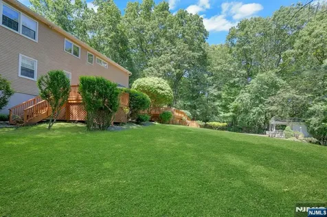 10 Moonshadow Court Kinnelon Borough NJ 07405
