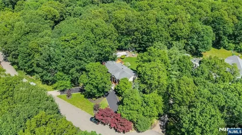 10 Moonshadow Court Kinnelon Borough NJ 07405