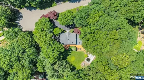 10 Moonshadow Court Kinnelon Borough NJ 07405