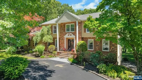 10 Moonshadow Court Kinnelon Borough NJ 07405